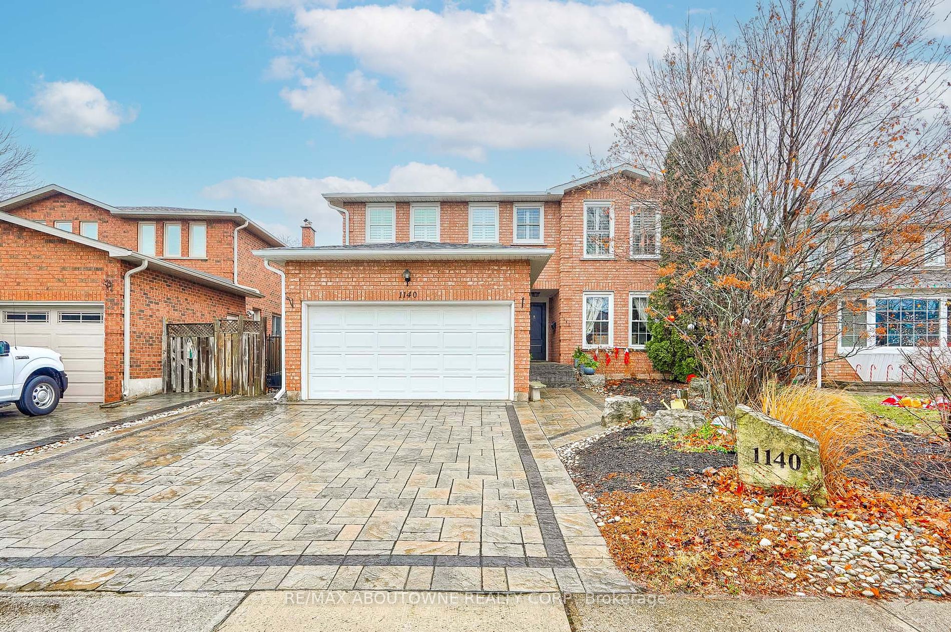 1140 Pilgrims Way, For Sale in Oakville Zoocasa