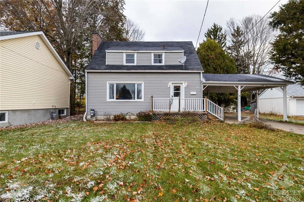 16 Broadview Avenue W, For Sale in Smiths Falls Zoocasa