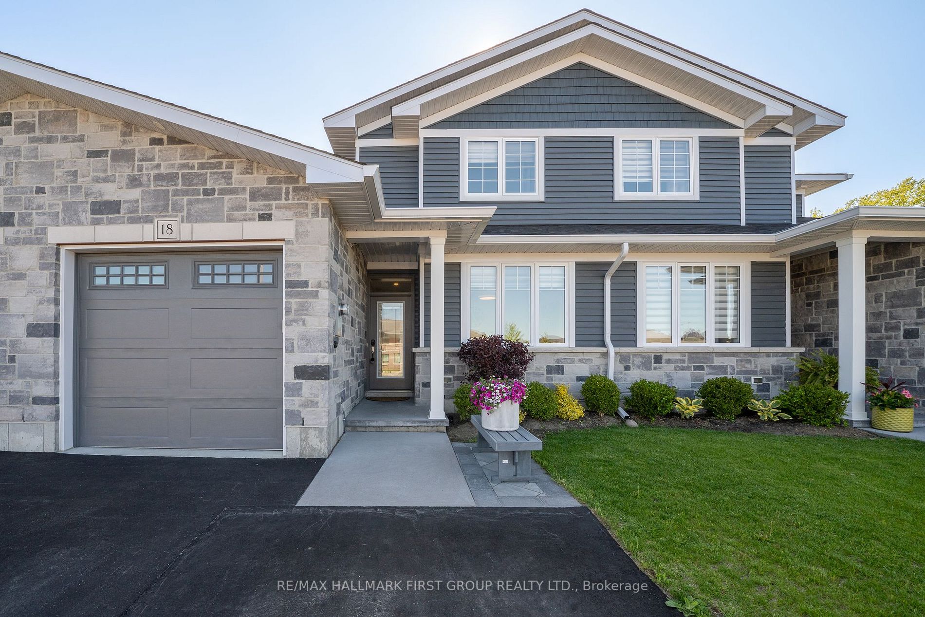 18 Stinson Ave, For Sale in Belleville Zoocasa