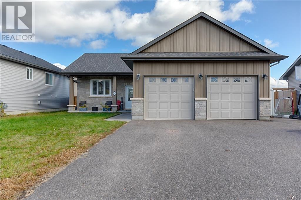 520 Gardner Crescent, Petawawa (1213115) Zoocasa