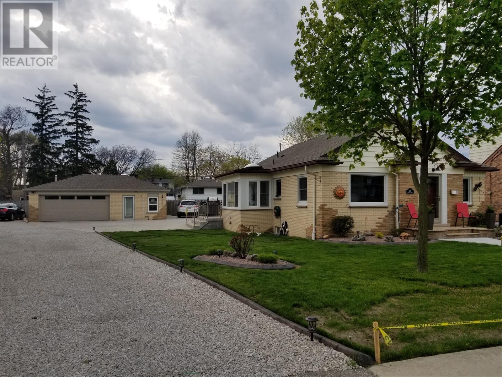 297 Fairview Boulevard, Windsor (19017696) Zoocasa