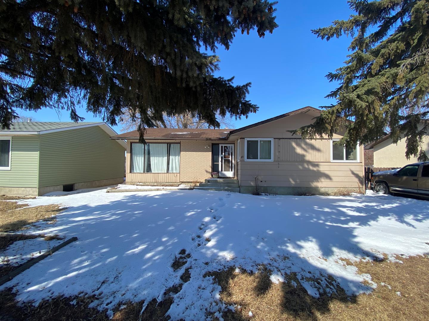 88 Greenbrook Crescent E, For Sale in Brooks Zoocasa