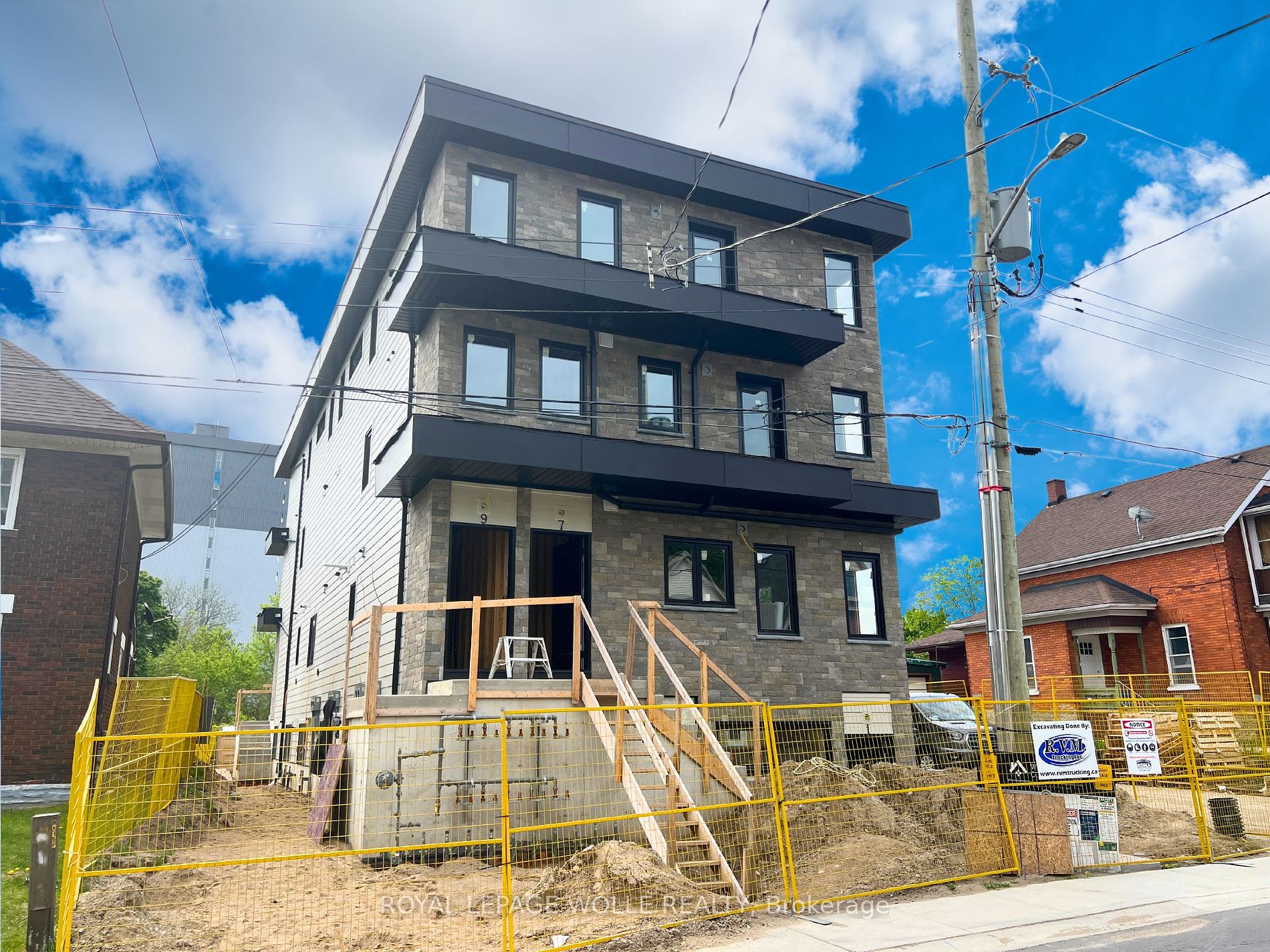 3 19 Peter St, For Sale in Kitchener Zoocasa