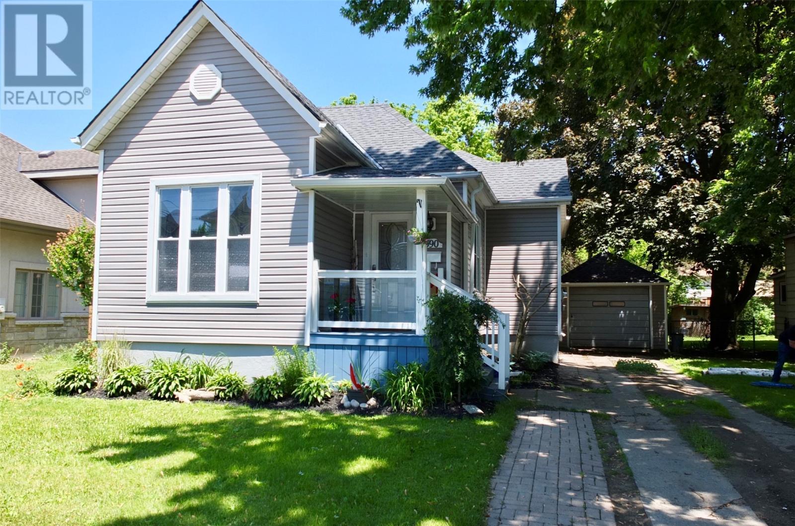 390 Street, Sarnia (19020045) Zoocasa