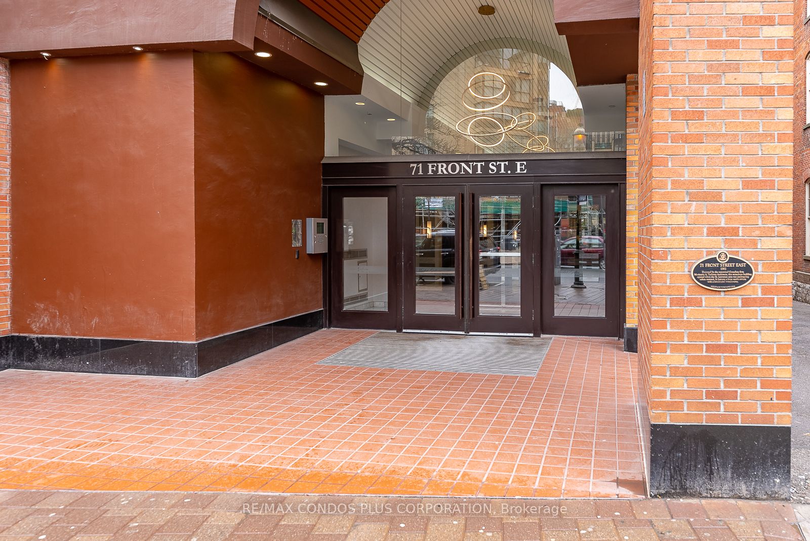 312 71 Front St E, Leased