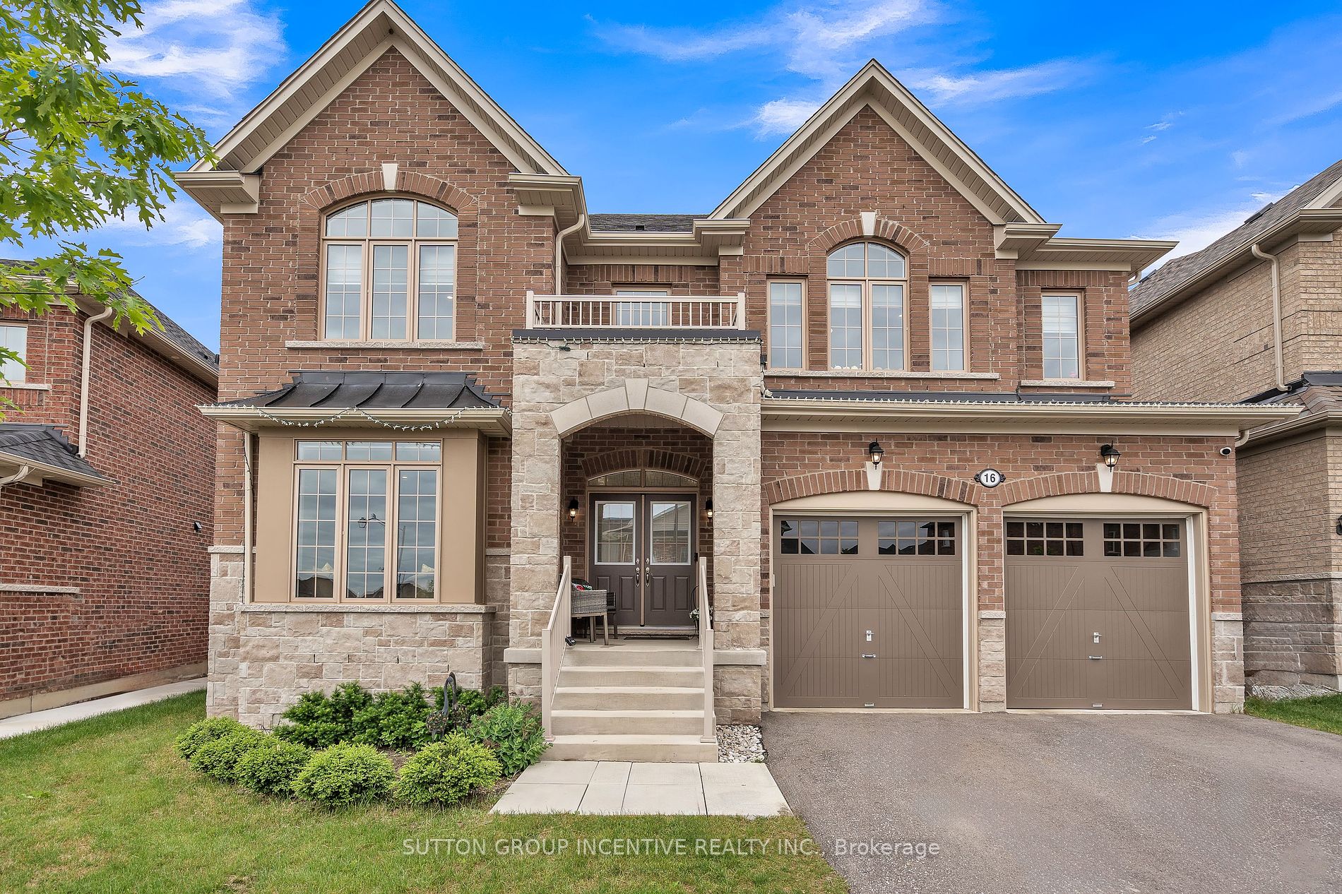 16 Samuel Cres, For Sale in Springwater Zoocasa