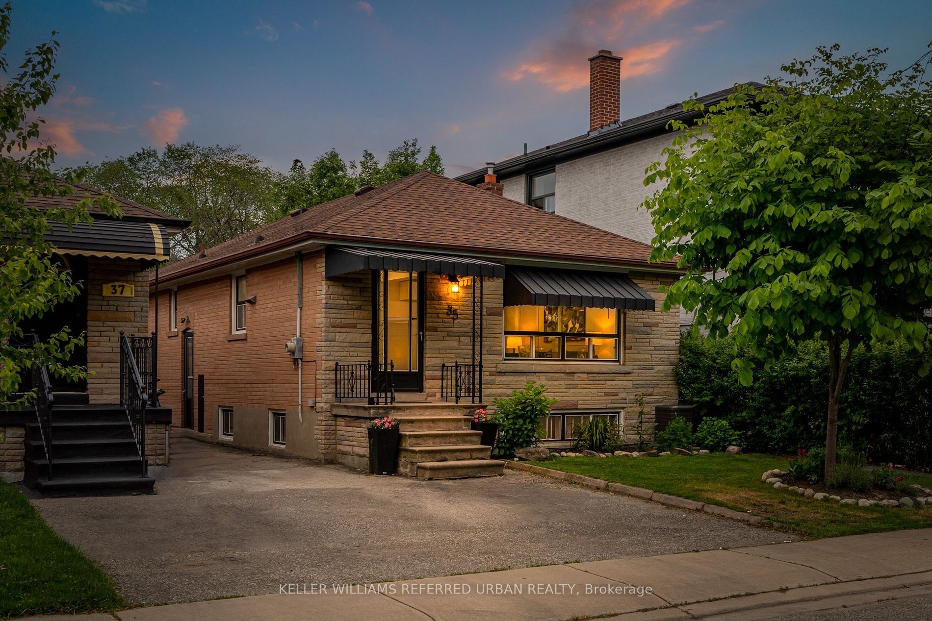 35 Wesley St, Sold in Etobicoke Zoocasa